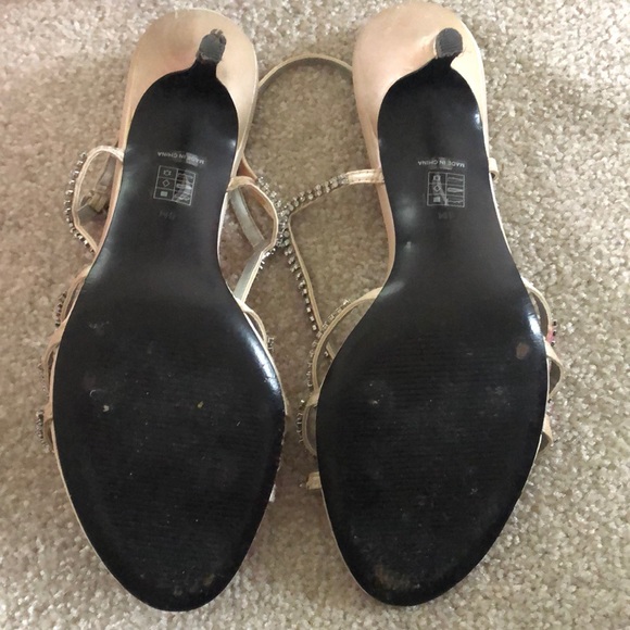 Ivory heels - Picture 4 of 8